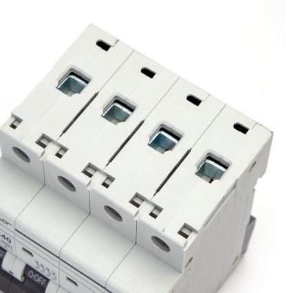 Aigostar - Interruptor automático tetrapolar 4P-40A-C 400V