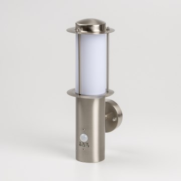 Aplique de pared LED para exterior con sensor de movimiento 1xE27/4,9W/230V IP44 cromo mate
