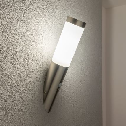 BRILAGI - Aplique de pared exterior con sensor ELIA 1xE27/20W/230V IP44 cromo mate