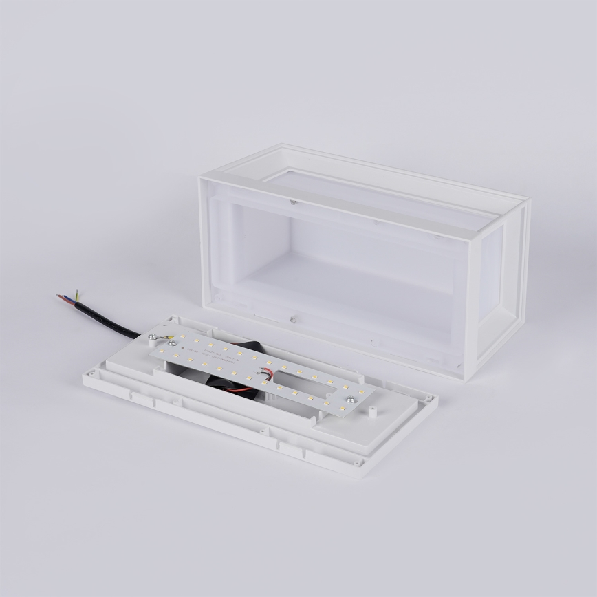 Brilagi - Aplique LED de pared exterior PARKER LED/12W/230V 3000/4500/6000K blanco IP44