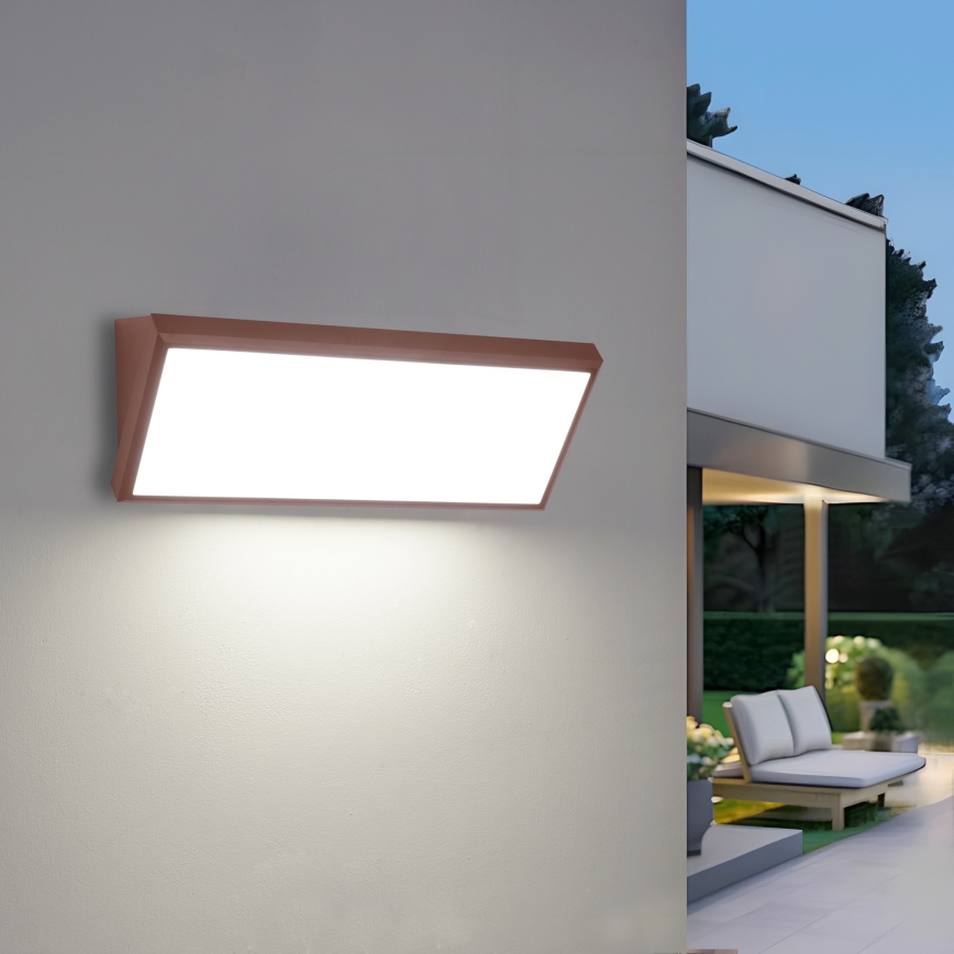 Brilagi - Aplique de pared exterior LED con sensor TRIANGLE LED/42W/230V 45 cm marrón IP65