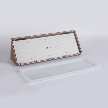Brilagi - Aplique de pared exterior LED con sensor TRIANGLE LED/42W/230V 45 cm marrón IP65