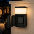 BRILAGI - Lámpara de pared exterior con toma SCHUKO PILLAR 1xG9/11W/230V IP44 negra
