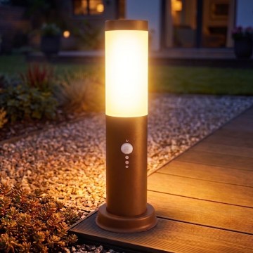 Brilagi - Lámpara exterior con sensor NOVA 1xE27/15W/230V 40 cm IP44 marrón