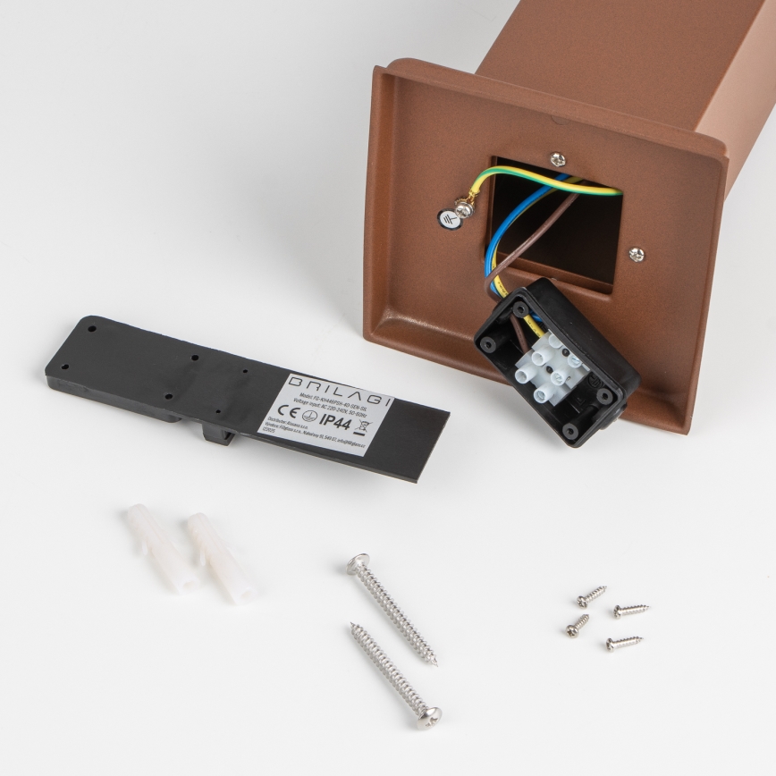 Brilagi - Lámpara exterior con sensor NOVA 1xE27/15W/230V 40 cm IP44 marrón