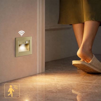 Brilagi - Lámpara LED de escalera con sensor STEP LIGHT LED/1,5W/230V IP44 dorada
