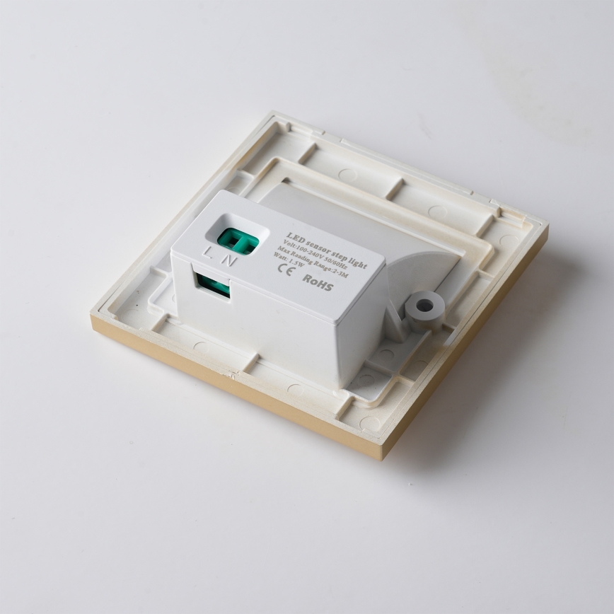 Brilagi - Lámpara LED de escalera con sensor STEP LIGHT LED/1,5W/230V IP44 dorada