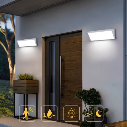 Brilagi - Aplique mural exterior LED con sensor TRIANGLE LED/42W/230V 45 cm blanco IP65