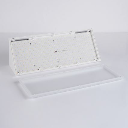 Brilagi - Aplique mural exterior LED con sensor TRIANGLE LED/42W/230V 45 cm blanco IP65