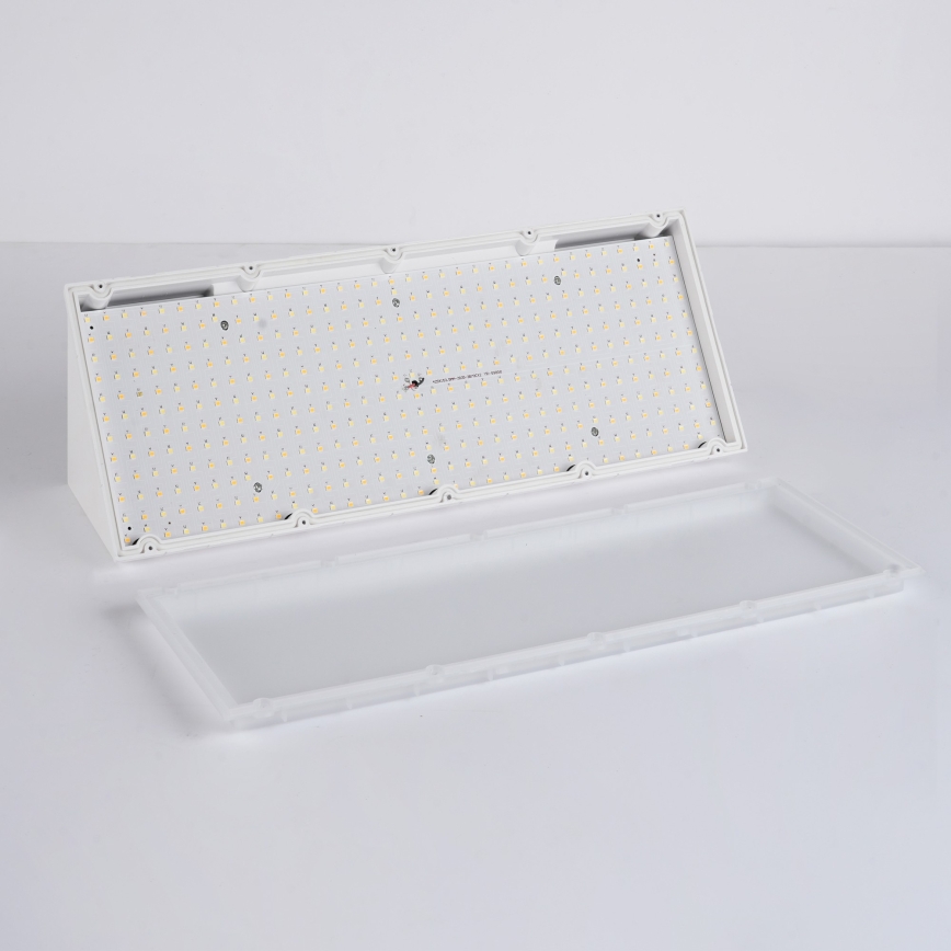 Brilagi - Aplique mural exterior LED con sensor TRIANGLE LED/42W/230V 45 cm blanco IP65