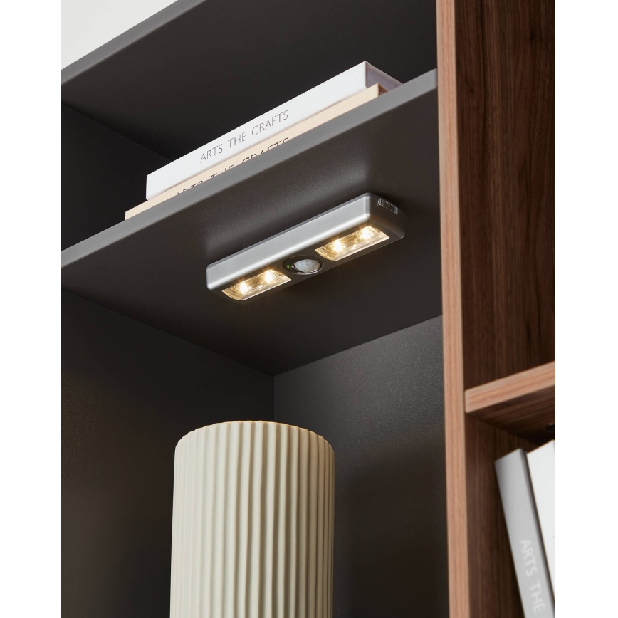 Eglo - Luz nocturna LED de orientación con sensor 4xLED/3xAAA
