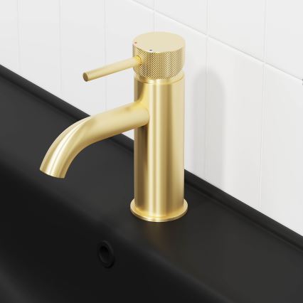 Grifo de lavabo ANHOLT 15,6 cm, acabado en latón cepillado