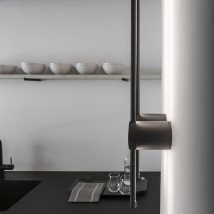 Ideal Lux - Aplique LED ESSENCE LED/12W/230V 4000K 70 cm CRI 90 negro