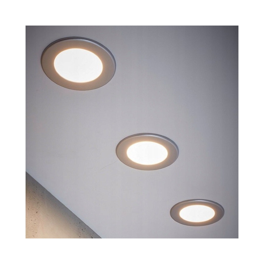 Juego de 3 luminarias empotradas para baño LED/6W/230V IP44, plateadas