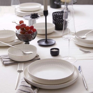 Juego de vajilla de 18 piezas en porcelana blanca con acabado plateado