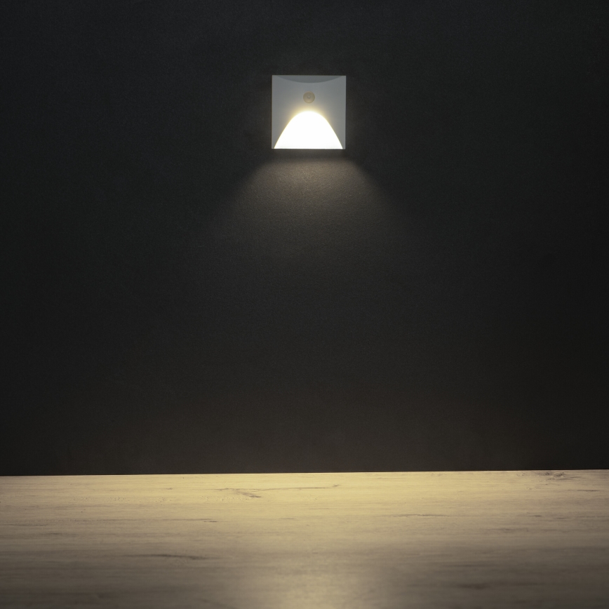 Luminaria LED de escalera con sensor de movimiento y sensor crepuscular EXIN LED/2,5W/230V 4000K IP65 blanca y rectangular