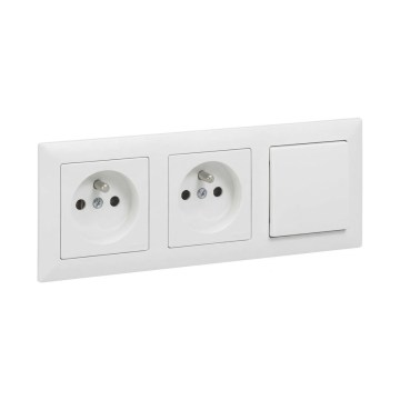 Legrand - Toma de corriente doble doméstica y interruptor unipolar č. 1 con marco SUNO 250V blanco