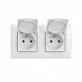 Legrand - Toma de corriente doble para exterior de uso doméstico con marco NILOE 250V IP44 blanca
