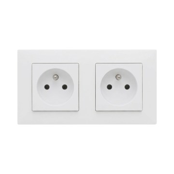 Legrand - Toma de corriente doble para uso doméstico con marco NILOE STEP 250V, blanco