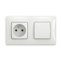 Legrand - Toma de corriente doméstica y interruptor unipolar n.º 1 con marco NILOE 250V blanco