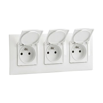 Legrand - Toma de corriente triple exterior para uso doméstico con marco NILOE 250V IP44 blanca