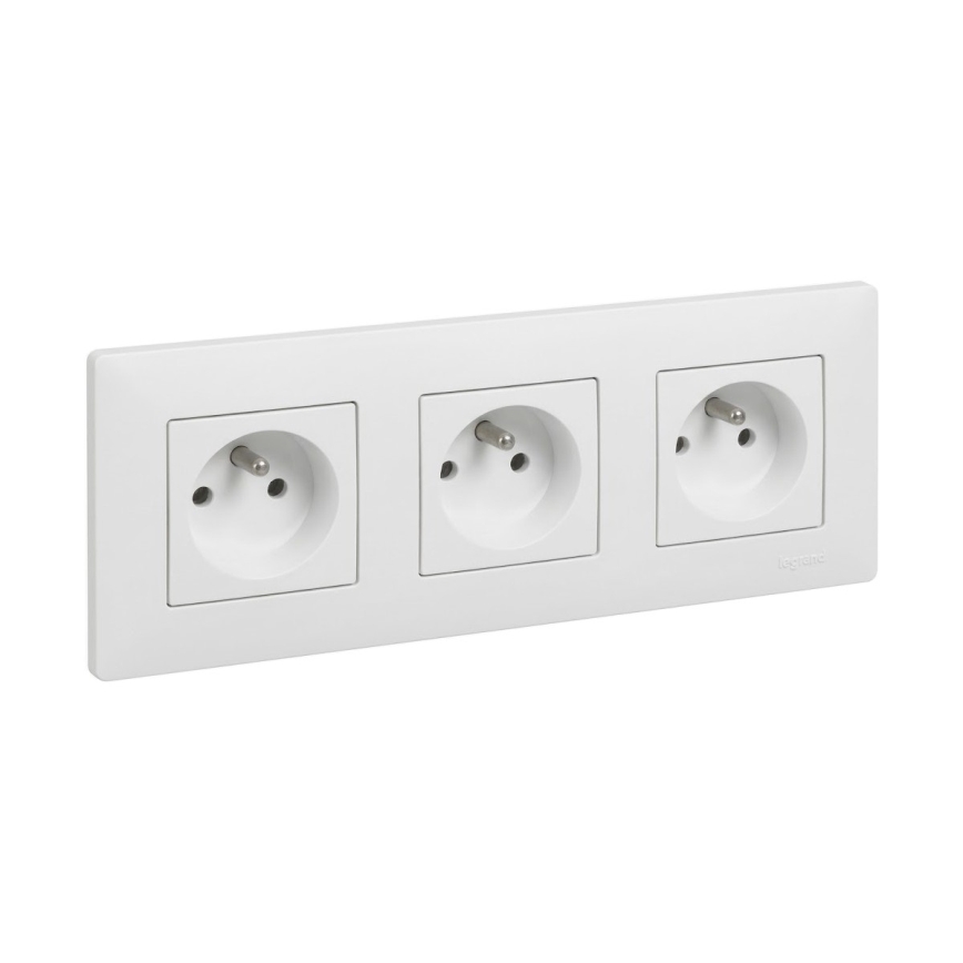 Legrand - Toma de corriente triple para uso doméstico con marco NILOE STEP 250V blanca