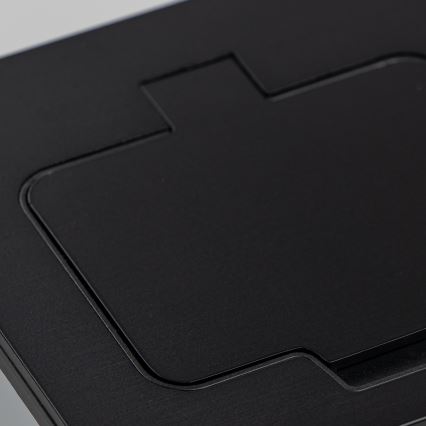 Enchufe doble de suelo empotrado para exterior IP55 rectangular negro
