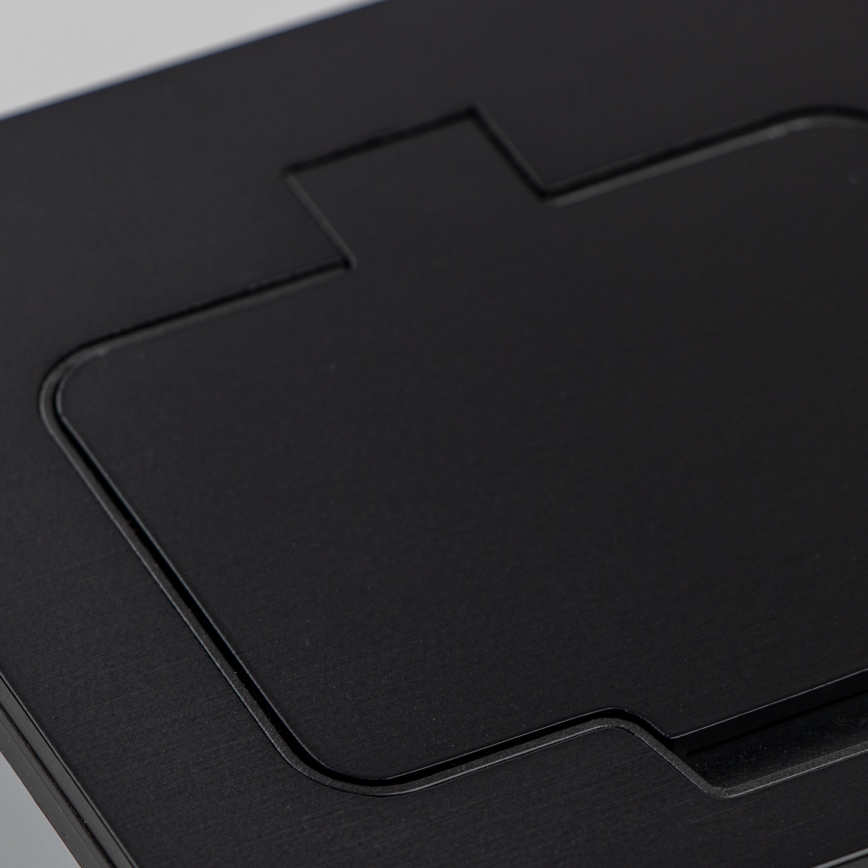 Enchufe doble de suelo empotrado para exterior IP55 rectangular negro